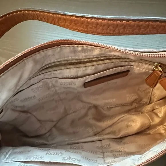 Michael Kors Tan Leather Shoulder Bag with Tassel Adjustable strap - Picture 4 of 9